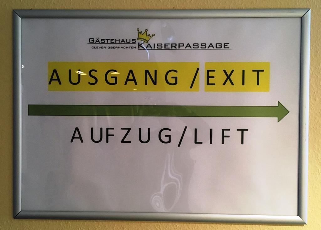 Gastehaus Kaiserpassage- Ihr Cityhostel Карлсруэ Экстерьер фото